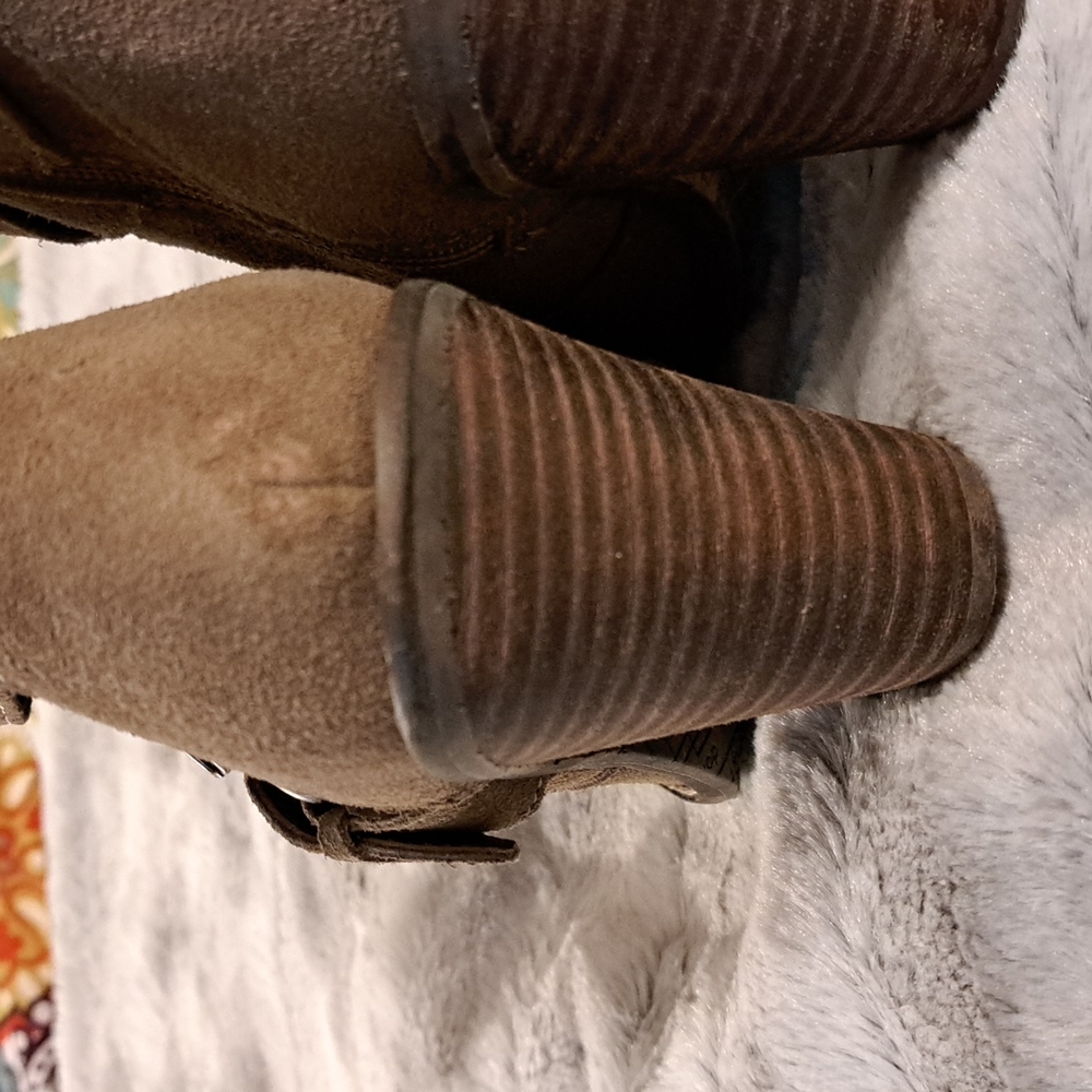 Dolce Vita suede bootie with side zip - Picture 6 of 9